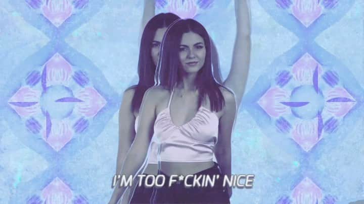 ヴィクトリア・ジャスティスのインスタグラム：「#TooFckinNice Lyric vid is out now on my YouTube so you can learn it by heart ♥️ link in bio for the full vid & don’t forget to keep streaming !!」