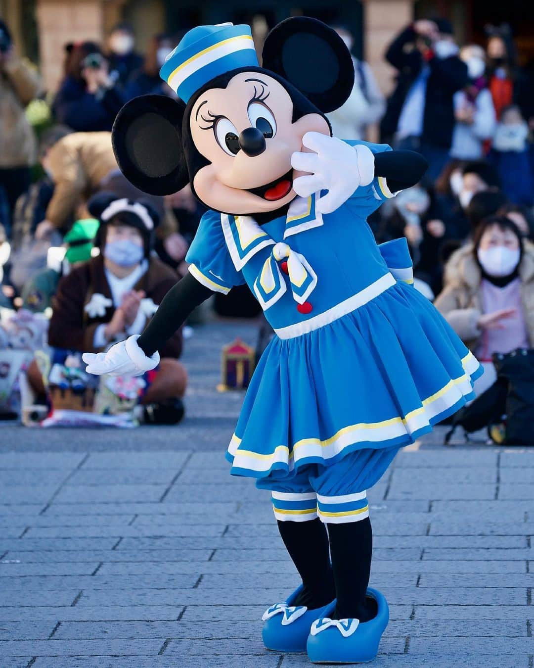 週末ディズニーのインスタグラム：「#マリタイムバンド  #マリタイムバンドミキミニ #マリタイムwithミキミニ  #マリタイムバンドwithキャラクター  #マリタイムバンドミニー #マリタイム #マリタイムミニー #マリタイムバンドグリ #グリーティング #ディズニーシー #tds #ミッキー広場 #ミキ広 #パーク再開 #ディズニーシー再開 #ケープちゃん #ケープちゃんグリ」