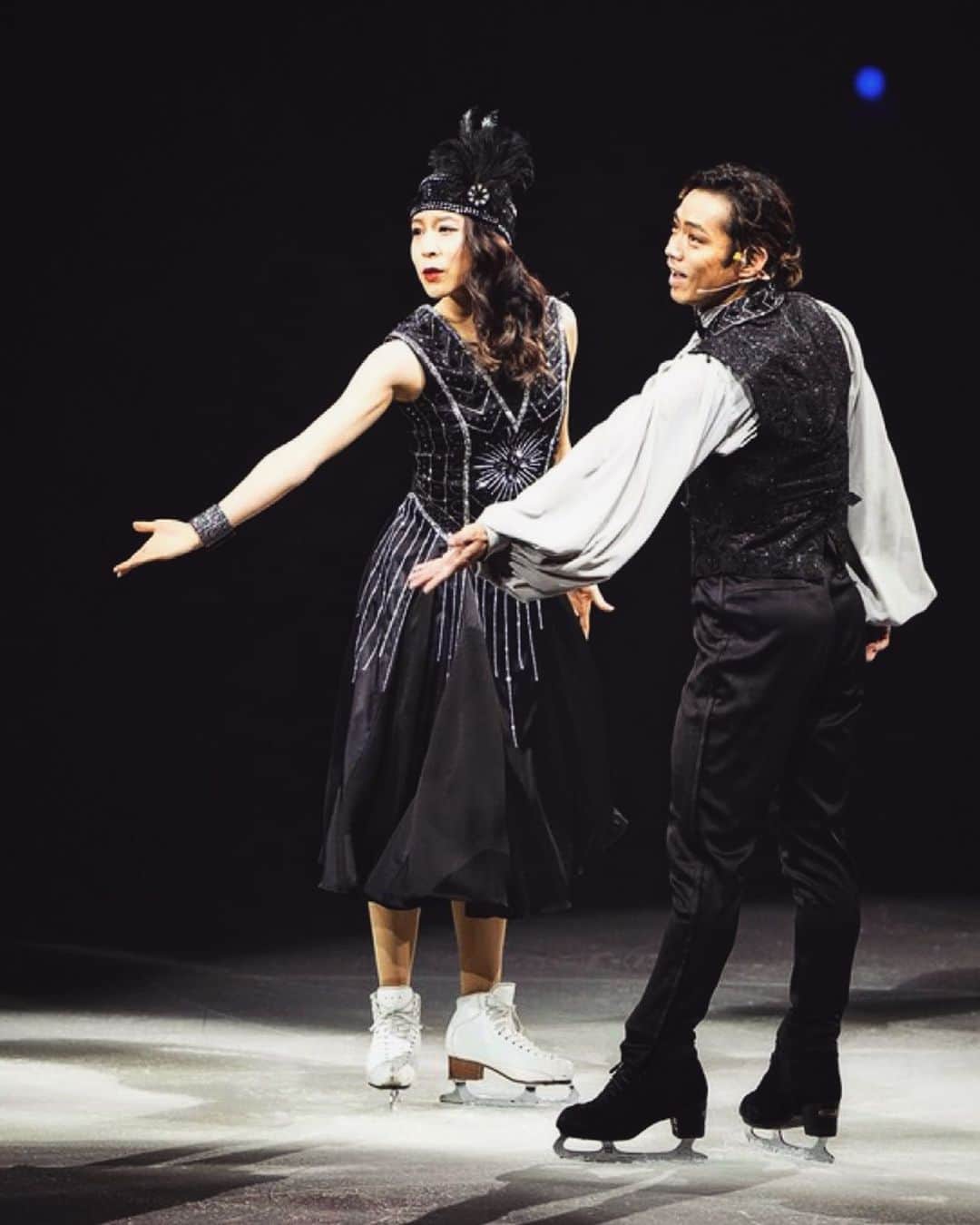 村元哉中のインスタグラム：「⠀ ある日目が覚めると。。。 What’s coming next ... ?! Only looking forward 🖤✨  Photo Cred 📸: Noto Sunao (a presto) thankyou! @luxe_hyoen @skycourt50 #アイスダンス」