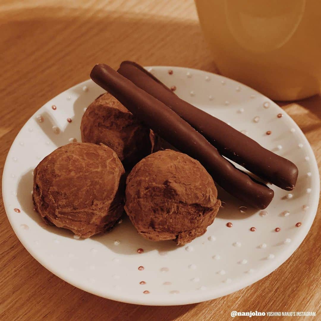 南條愛乃のインスタグラム：「＊ 美味しいチョコレートが届いたので コーヒーも淹れてまったり。。 しあわせ〜」