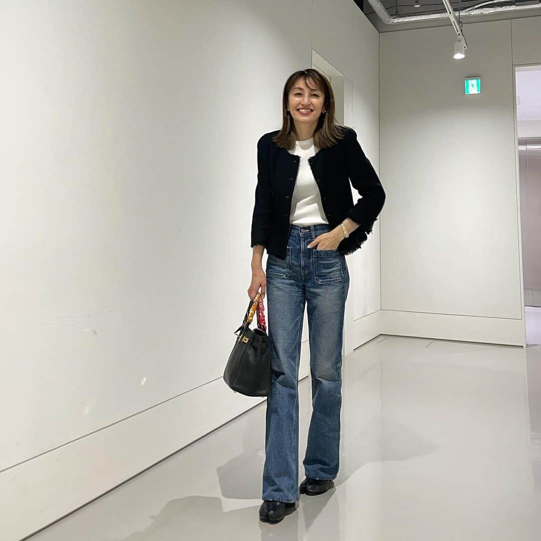 矢田亜希子さんのインスタグラム写真 - (矢田亜希子Instagram)「久しぶりに着たジャケット。 私は気に入ったものは何年でも着続けます♡ #このジャケットは15年以上前に買ったもの#好きな物が昔から今も変わらない#着続ける#私服 ジャケット#chanel #シャネル デニム#celine#セリーヌ カットソー#auralee#オーラリー ブーツ#maisonmargiela #マルジェラ」5月28日 16時10分 - akiko_yada