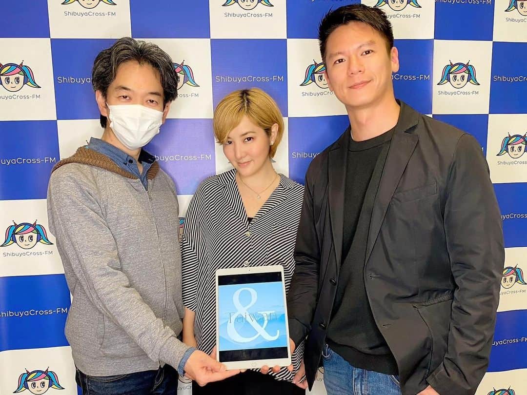 希良梨のインスタグラム：「台湾と日本で長年映画界にいらっしゃる、小出正雪さん☆  私との出会いは、庵野秀明監督の映画、 「ラブ&ポップ」だった❤️  小出さんのお話を聞くのが、 本当に楽しくて勉強になり大好きです。  また、みんなで同窓会したいですね☆  #庵野秀明 #ラブアンドポップ #台湾  #渋谷クロスfm  #andtaiwan #taiwanentertainment  #taiwanculture  #collaboration    #love #japan #like4like #simple #nature #taiwan #momlife #followforfollow #follow4follow #kirari #希良梨 #アニメ好きな人と繋がりたい #漫画好きな人と繋がりたい」