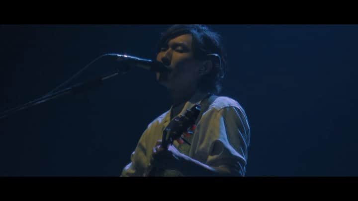 the shes goneのインスタグラム：「〜YouTube 無料配信ライブ〜  the shes gone 2021.4.25 中野サンプラザホール 『シズゴの日』  ー 本日❗️28(金)21:00〜［START］ー  配信URL↓ youtu.be/JJBGhHJPF-U  一足お先に「ラベンダー」の映像をチラ見せ❗️  #シズゴの日 #シズゴ #theshesgone」