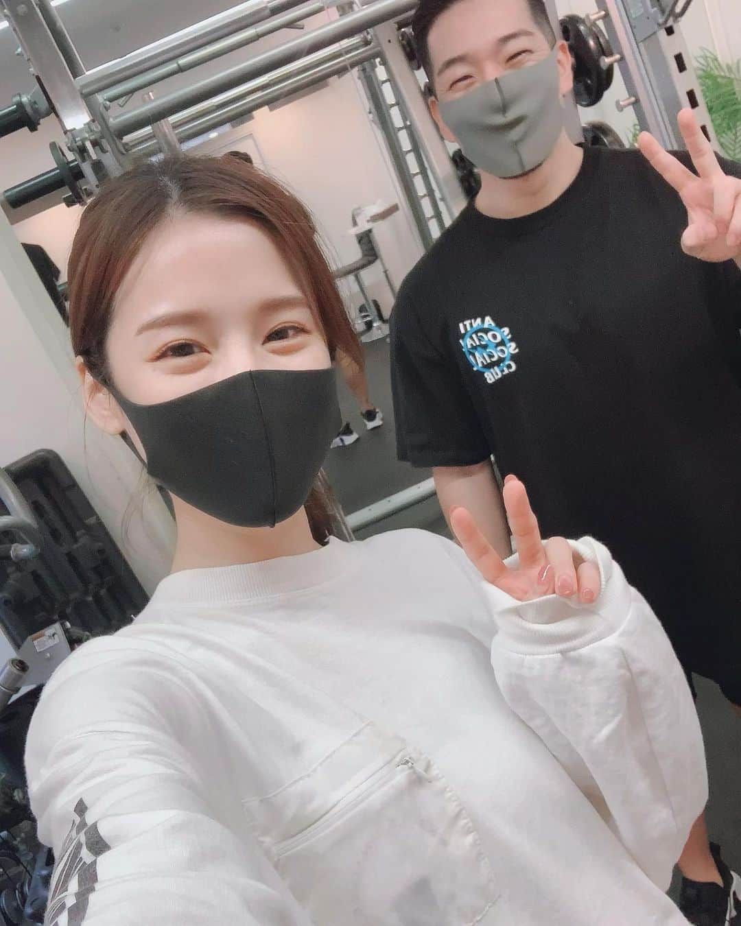 益田アンナさんのインスタグラム写真 - (益田アンナInstagram)「この間の @gravity_gym_jp トレーニング🏋️‍♀️ 　 今回は肩と背中を多めに。  理想の体型を伝えてそれにあわせてメニューを組んでもらったよ！  食べるの大好きだからその分運動はしっかり頑張ろう💪  柏田トレーナー( @yuma.kashiwada )いつも楽しいトレーニングありがとうございます🌈  #gravity  #パーソナルトレーニング #gym #training #ボディメイク」5月28日 18時27分 - anna_masuda