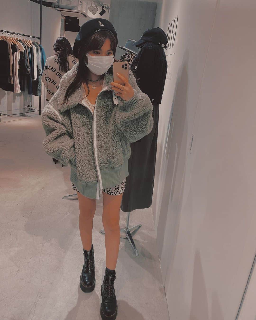 恋愛未満さんのインスタグラム写真 - (恋愛未満Instagram)「𝐌𝐀𝐑𝐊 𝐒𝐓𝐘𝐋𝐄𝐑 𝐄𝐗𝐇𝐈𝐁𝐓𝐈𝐎𝐍 𝐀&𝐖  素敵なお洋服たくさんでわくわくした⋆ 最近篭ってる事多かったから お久しぶりに煌びやかな所行った気がする☺️  この頃は袖がビリビリしてるのとか 変わったデザインとか 緑色とか好きだなぁ☺️  また届いたら載せます⋆」5月28日 18時42分 - yuchariiinu