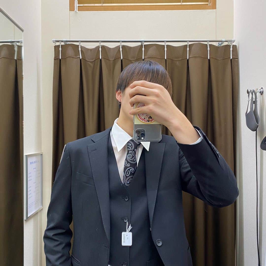 簡秀吉さんのインスタグラム写真 - (簡秀吉Instagram)「この間スーツ買いに行ってきた〜☺︎ スーツって高いね笑」5月28日 19時57分 - hideyoshi_kan_official