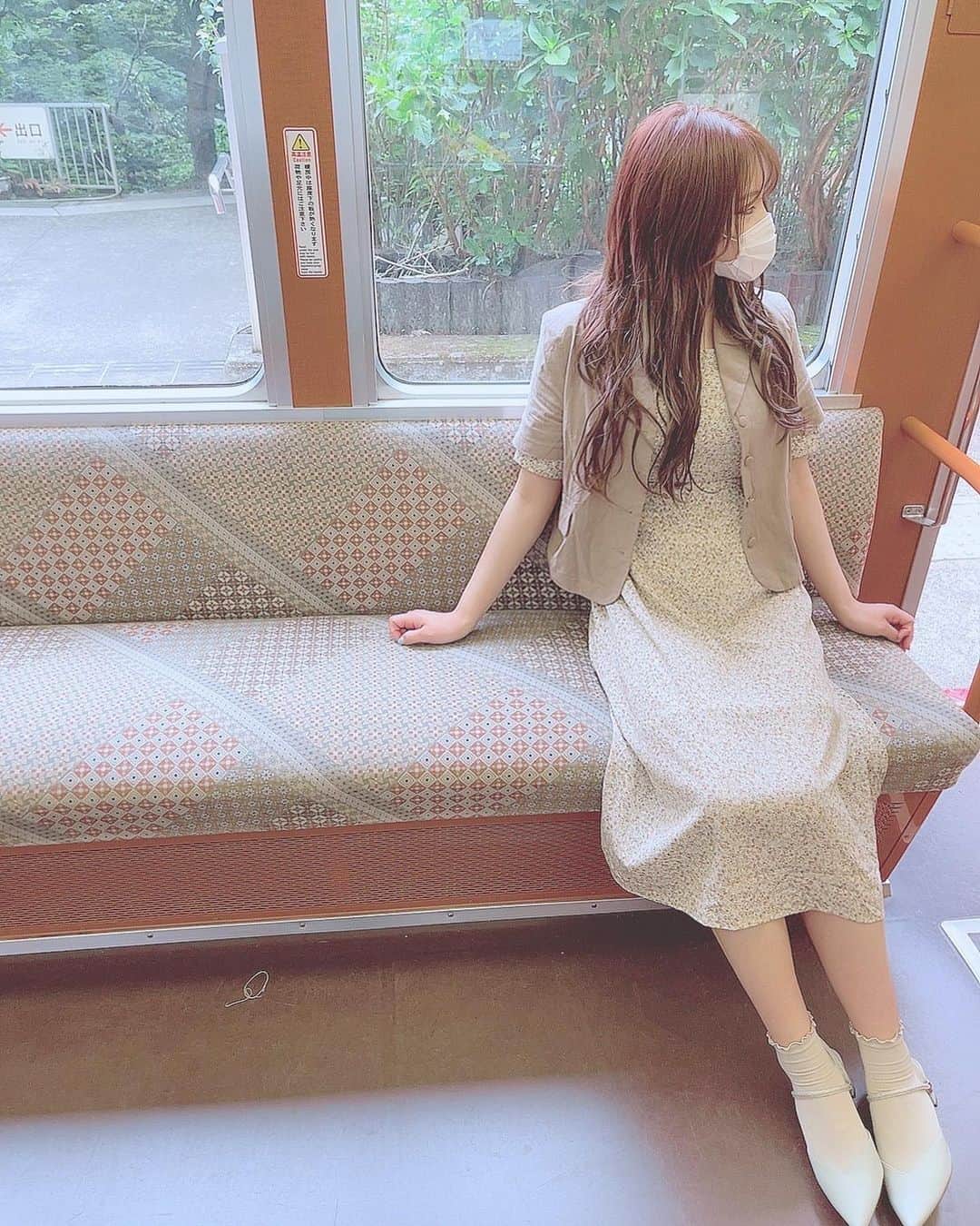 YUINAさんのインスタグラム写真 - (YUINAInstagram)「良い感じに撮ってもらった🤳🏻🤍  @envylook_japan のワンピ👗と 上に羽織ってるのもだよっ  袖出ちゃってる恥ずかしい(笑)  #envylook #envylook_japan」5月28日 20時13分 - y_i_n35