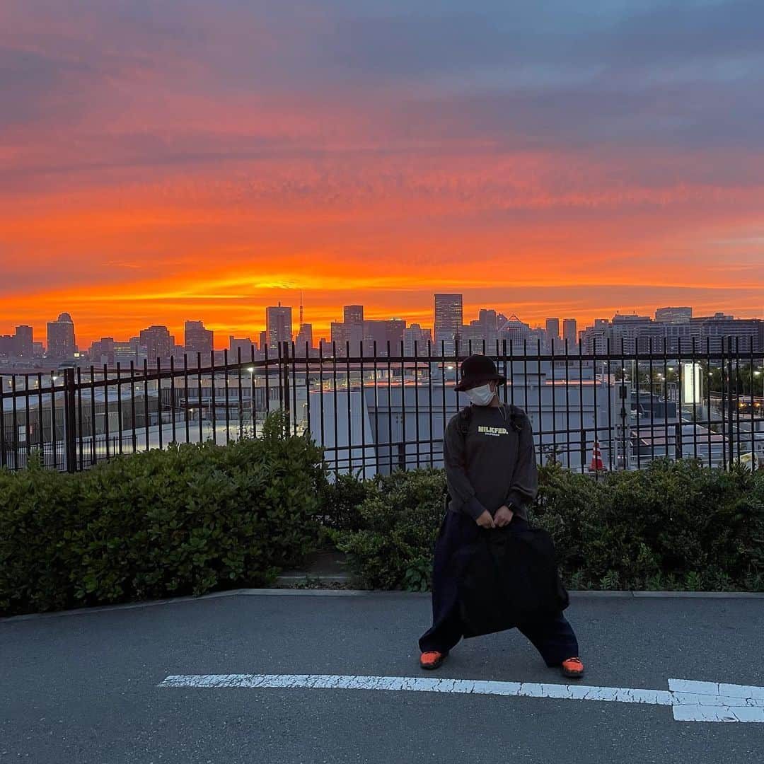 後藤拓実（四千頭身）さんのインスタグラム写真 - (後藤拓実（四千頭身）Instagram)「夕日が綺麗だったので 七五三撮りしてもらいました。」5月28日 20時07分 - ganjuke