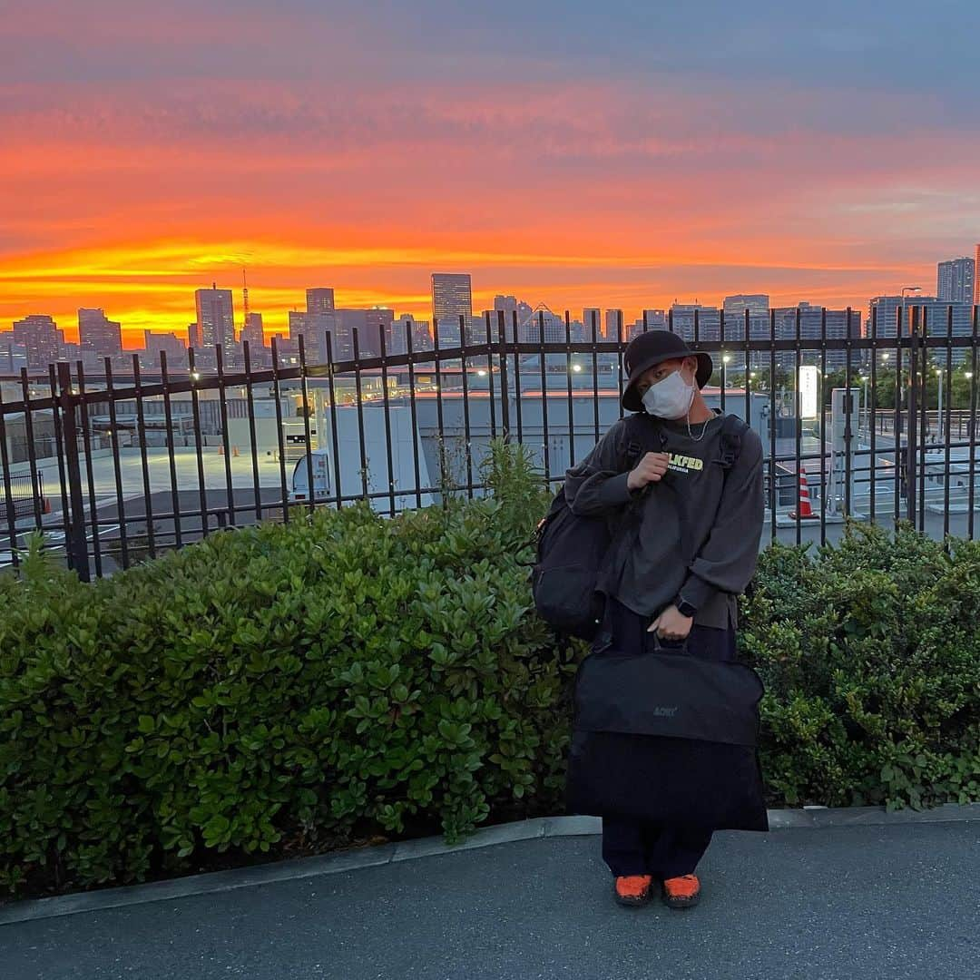 後藤拓実（四千頭身）さんのインスタグラム写真 - (後藤拓実（四千頭身）Instagram)「夕日が綺麗だったので 七五三撮りしてもらいました。」5月28日 20時07分 - ganjuke