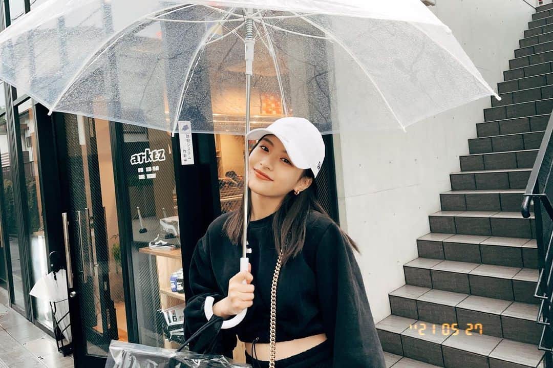 出口夏希さんのインスタグラム写真 - (出口夏希Instagram)「雨☔️」5月28日 20時19分 - natsuki__deguchi__official