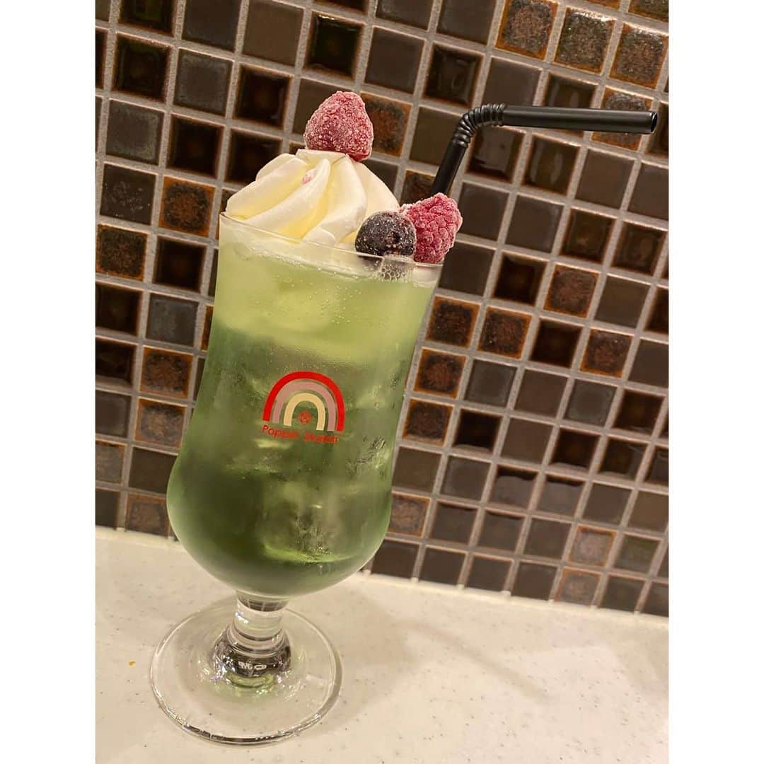 NiziUさんのインスタグラム写真 - (NiziUInstagram)「ポニーテールみいひ🕊🤍 ・ ・ 大好物のクリームソーダも🍹🍨 ・ ・ 포니테일 미이히🕊🤍 내가 좋아하는 크림소다도🍹🍨  #niziu  #withu  #miihi  #🐰🍞」5月28日 20時27分 - niziu_artist_official