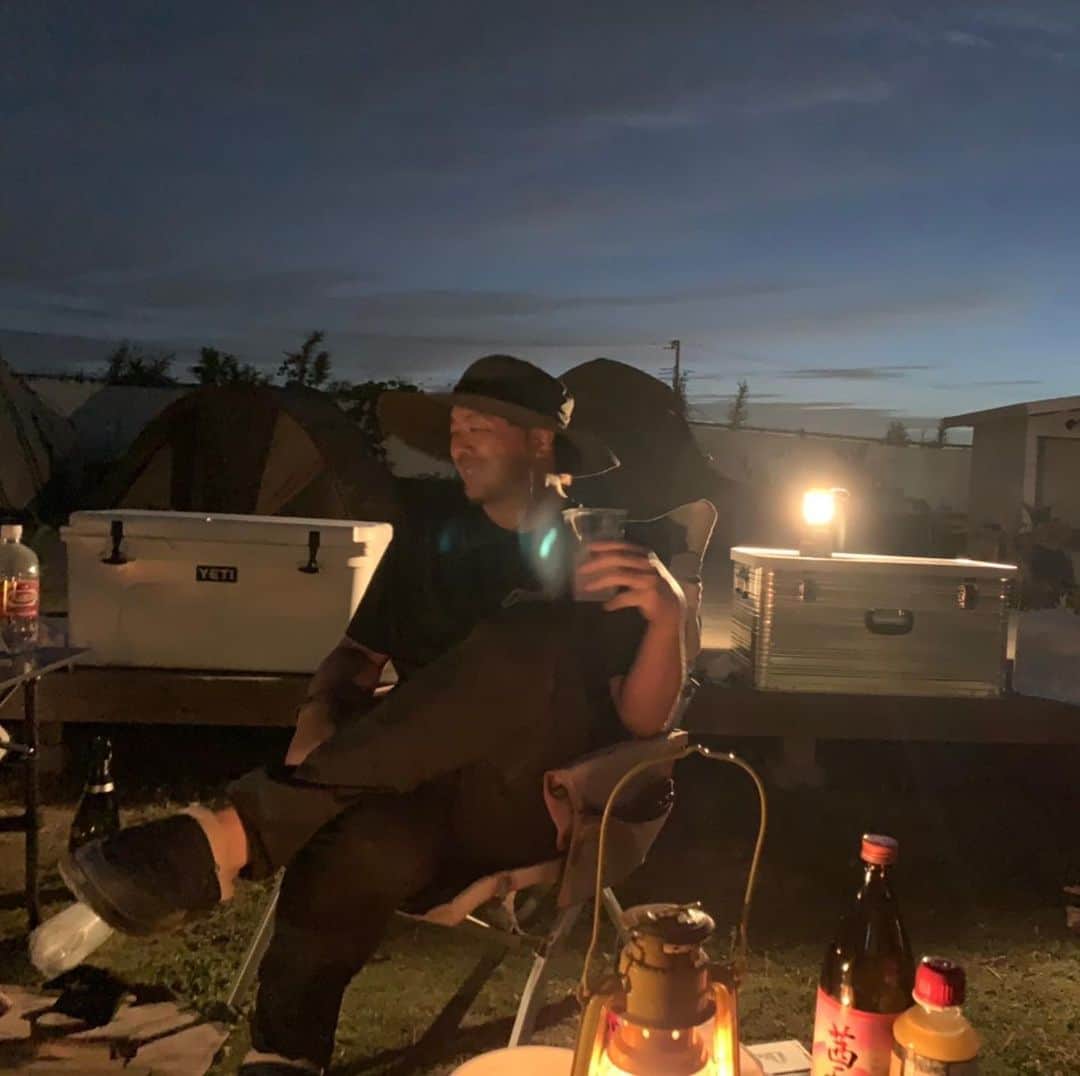 田中順平さんのインスタグラム写真 - (田中順平Instagram)「何をするわけでもなく、何を話すわけでもなく。 . どうでも良い話で盛り上がり、眠くなったら好き勝手に寝る。 そういう時間がたまらなく幸せを感じる . そういう人に出会えた幸せ . そういう人と共に時間をすごせて最高だ . #キャンプ  #キャンプ初心者」5月28日 20時41分 - junpei__tanaka