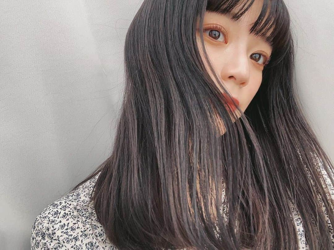 由布菜月さんのインスタグラム写真 - (由布菜月Instagram)「. 普段から馴染みがいいブラウンのアイライナーが好きでよく使ってる 今日のメイクは5月16日に発売されたヴィセ リシェ　ブラウンズ クリーミィペンシルを2色使用しました！ ピンクブラウンを下まぶたに入れて、アーモンドブラウンで跳ね上げラインを書いて、柔らかいナチュラルなアイメイクに なめらかな書きごこちで、6色展開なのでブラウンの中でもその日のメイクの雰囲気に合わせて色を選ぶのも印象が変わって楽しい☺️💕 . @visee_kose #pr #ヴィセ #6色ブラウンライナー #ブラウンズクリーミィペンシル #アイライナー」5月28日 21時11分 - yufudayo