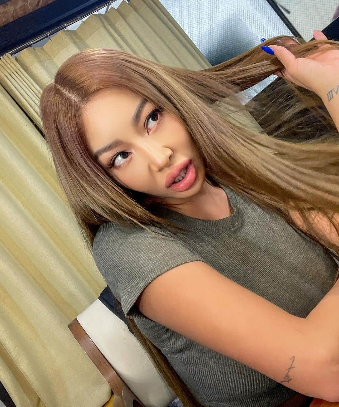 Jessiさんのインスタグラム写真 - (JessiInstagram)「You like my hair? gee thanks, just bought it 💁🏻‍♀️」5月28日 21時39分 - jessicah_o