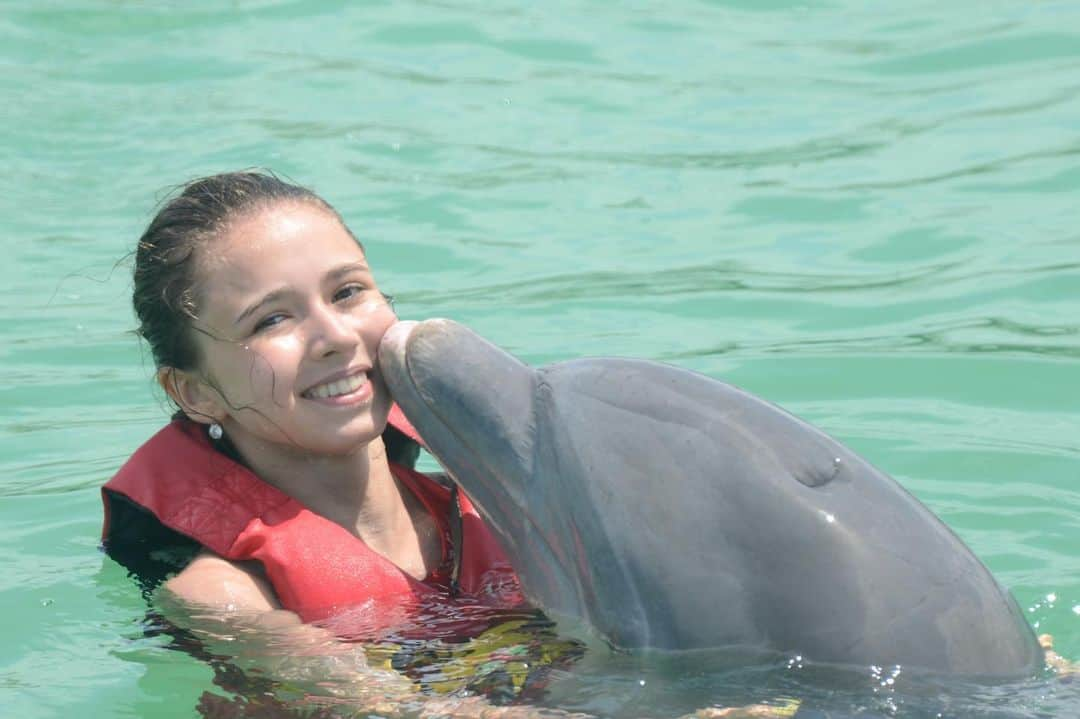 カミラ・ワリエワさんのインスタグラム写真 - (カミラ・ワリエワInstagram)「Купание с дельфинами 🐬😍❤️#kamilavalieva #cuba #sun #sea #dolphins」5月28日 21時37分 - kamilavalieva26