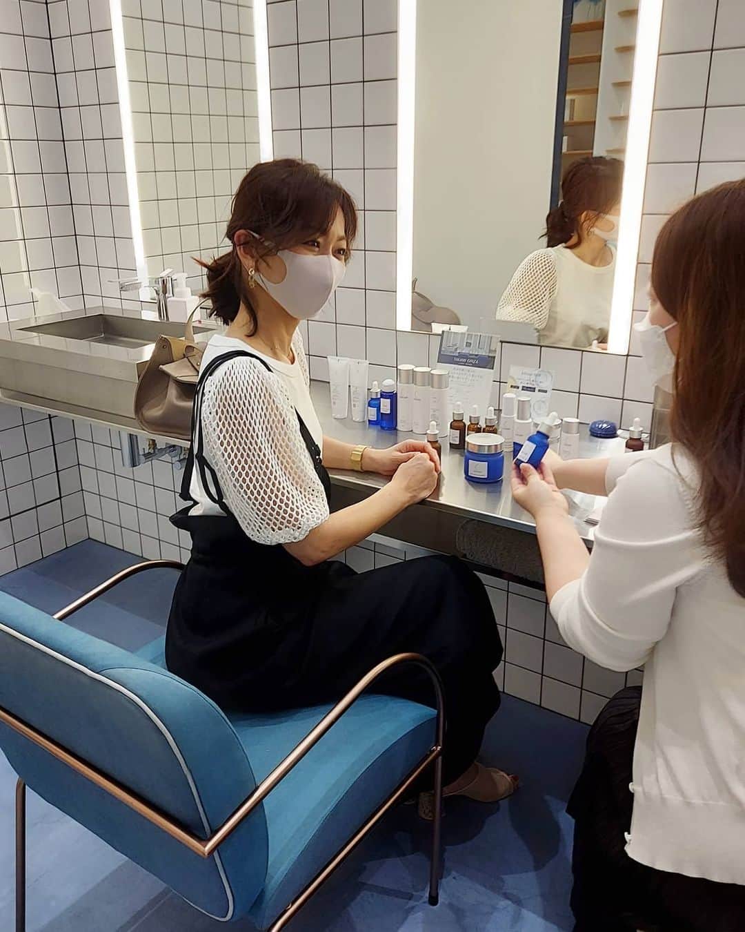 佐藤純さんのインスタグラム写真 - (佐藤純Instagram)「TAKAMI GINZA で“正しいスキンケアレッスン“を受けてきました✨  @takami.skinpeel   マスク着用による肌荒れや乾燥が気になるこの時期。。。  タカミスキンピールは、肌の生まれ変わるリズムに寄り添い、肌の土台を整えるサポートをしてくれる角質美容水。  洗顔のやり方や、美容水をしっかりと効かせる為のスキンケア方法を教えていただきました。  今日から実践です😊  正しいスキンケアレッスンは、無料で受けられるので銀座へ行ったら是非～🙌  今日のファッション👗  Tシャツ&スカートは @wrinn   #takami #takamiginza #タカミ #タカミ銀座 #タカミスキンピール #スキンピール #スキンケア #正しいスキンケアレッスン #ootd #カジュアルファッション #wrinn #リン #ママ #ママモデル #モデル #mama #mamamodel #model」5月28日 22時35分 - junsatoidea