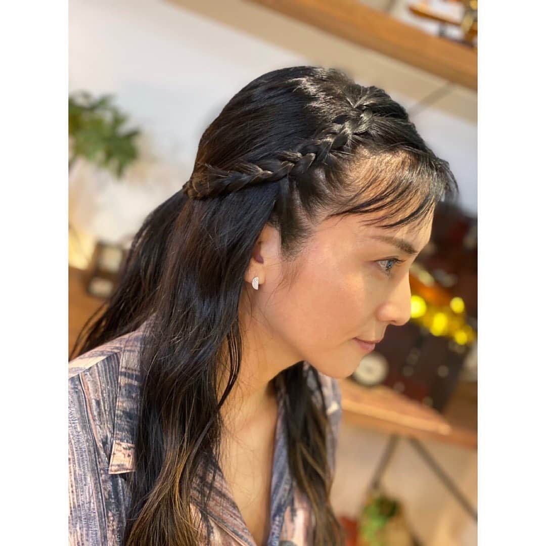 柴咲コウのインスタグラム：「Good morning🌤 『王様のブランチ』午後の部にてお買い物コーナーに初めて出ます👛  ※放送時間等異なるところもあります」