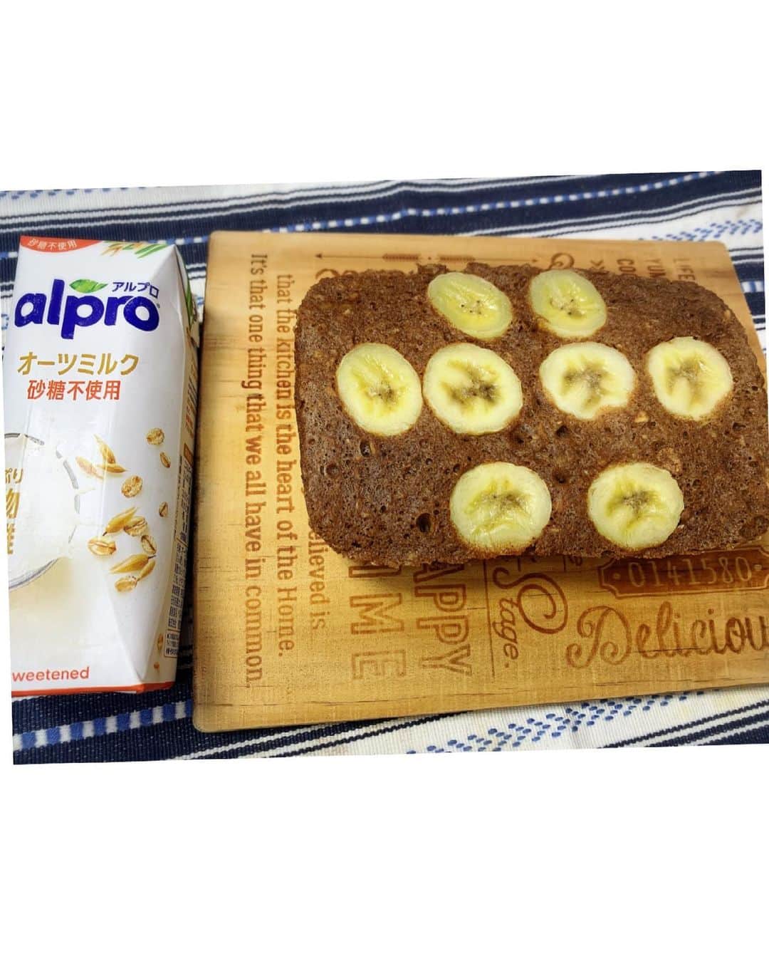 田中悦子さんのインスタグラム写真 - (田中悦子Instagram)「アルプロのオーツミルク🥛がマイブーム❣️😋  食物繊維がたっぷりとれてオーツ麦由来の自然の香ばしさや甘さが特徴で、コーヒーやお料理にも相性抜群ですよ❣️  今朝は、オートミールでバナナチョコ蒸しパンを作りました❣️ もちろんアルプロも入ってます❣️  他にも、オーバーナイツオーツやパンケーキ🥞、 スムージー、スープにとレシピ豊富です🥰  amazonで購入できますよぉ👍  #アルプロ  #オーツミルク #オーツ麦 #pr #腸活  #食物繊維 #砂糖不使用 #alpro #バナナチョコ蒸しパン #オートミール蒸しパン」5月29日 9時41分 - etsuko.reborn25