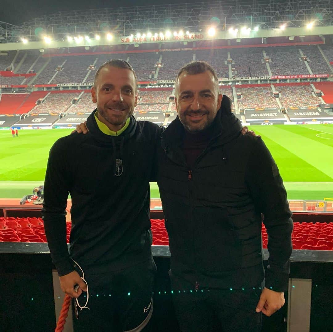 ロベルト・ソルダードのインスタグラム：「Que bonito y que duro es el fútbol!  Muchas gracias Mister! Me devolviste la ilusión por seguir jugando al fútbol, el sentirme importante, disfruté desde el primero hasta el último minuto contigo, sacaste lo mejor de mi. Han sido dos años, inimaginables! Has sido un auténtico líder. Te vas, pero aquí solo dejas un jugador, pero te llevas un amigo. Toda la suerte del mundo a ti, a tu familia y a tu equipo técnico, sois muy grandes! Se van a echar de menos tus charlas, en grupo e individuales. Hasta siempre Diego!」