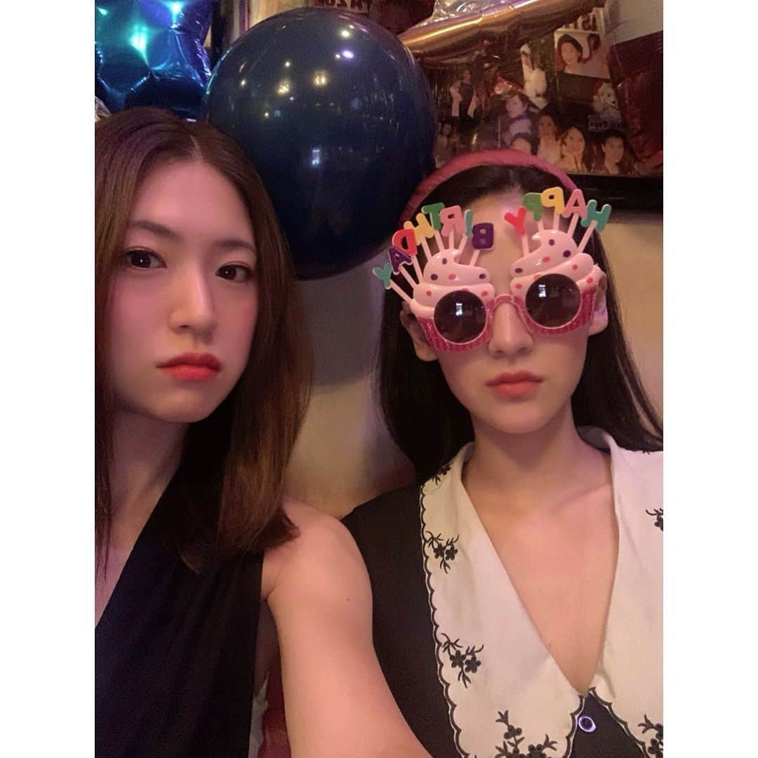 立花陽香さんのインスタグラム写真 - (立花陽香Instagram)「（最も）大好きな兄さん👶🏻のお誕生日会を #銀座 #オカマバー 大穴にて🌈🌈 ヨレる前に、女の子で兄さんを囲んでみました。 一言で言うと、人気者。出会った時から、豊臣秀吉みたいな人だな〜っと思っています🇯🇵  これから、また更に一年、よろしくお願いします👧👦🎉🎉  #まーくんを見つけると飛んでくる鶴子ママ 🕊🕊🕊 #すかさず捕らえる大穴ママ 🐙」5月29日 1時54分 - haruka_4