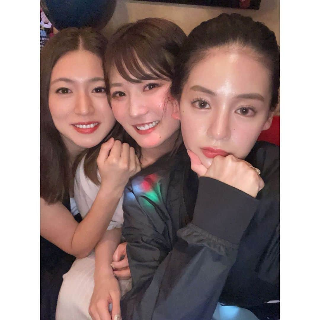 立花陽香さんのインスタグラム写真 - (立花陽香Instagram)「（最も）大好きな兄さん👶🏻のお誕生日会を #銀座 #オカマバー 大穴にて🌈🌈 ヨレる前に、女の子で兄さんを囲んでみました。 一言で言うと、人気者。出会った時から、豊臣秀吉みたいな人だな〜っと思っています🇯🇵  これから、また更に一年、よろしくお願いします👧👦🎉🎉  #まーくんを見つけると飛んでくる鶴子ママ 🕊🕊🕊 #すかさず捕らえる大穴ママ 🐙」5月29日 1時54分 - haruka_4