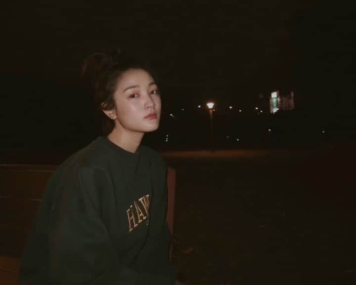 ジングルワンのインスタグラム：「： “So come with me and share the view, I'll help you see forever too.”  每一個妳和你都要好好的，晚安。」