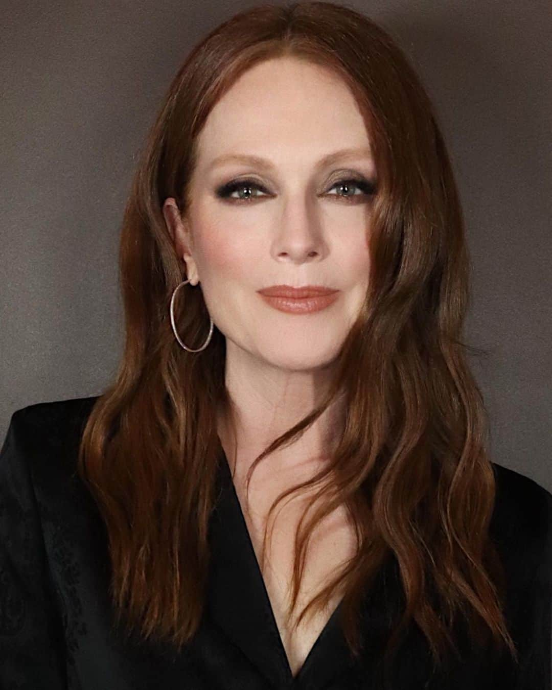 Hung Vanngoさんのインスタグラム写真 - (Hung VanngoInstagram)「Don’t forget to tune in tonight to watch #JulianneMoore (@juliannemoore) on @fallontonight promoting her new limited series #LiseysStory premiering on @appletv on June 4th❤️ 👗 @lesliefremar  💇🏻‍♀️ @marcusrfrancis  💄 @hungvanngo」5月29日 2時07分 - hungvanngo