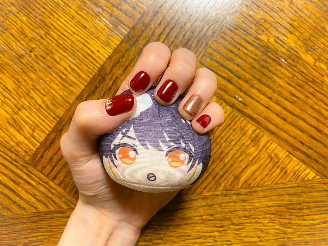 AYASAさんのインスタグラム写真 - (AYASAInstagram)「💅❤️ モニカのお衣装に合わせて赤ネイルにしてます🥰 今回はお衣装に付いているパールを爪にも取り入れてみました♡ ・ ・ #ネイル #nails #💅 #短い爪ネイル  #赤ネイル  #二葉つくし #Morfonica #おまんじゅうにぎにぎマスコット」5月29日 17時40分 - ayasa_doya