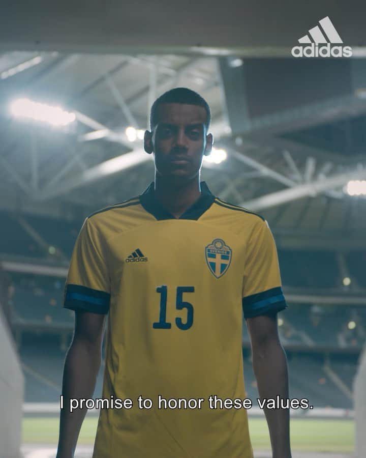 アレクサンデル・イサクのインスタグラム：「Den svenska landslagtröjan står för respekt. För att förtjäna att bära tröjan måste du, precis som jag, respektera alla människors lika värde. Jag ställer upp på villkoren, gör du? #earnthejersey @adidasfootball」