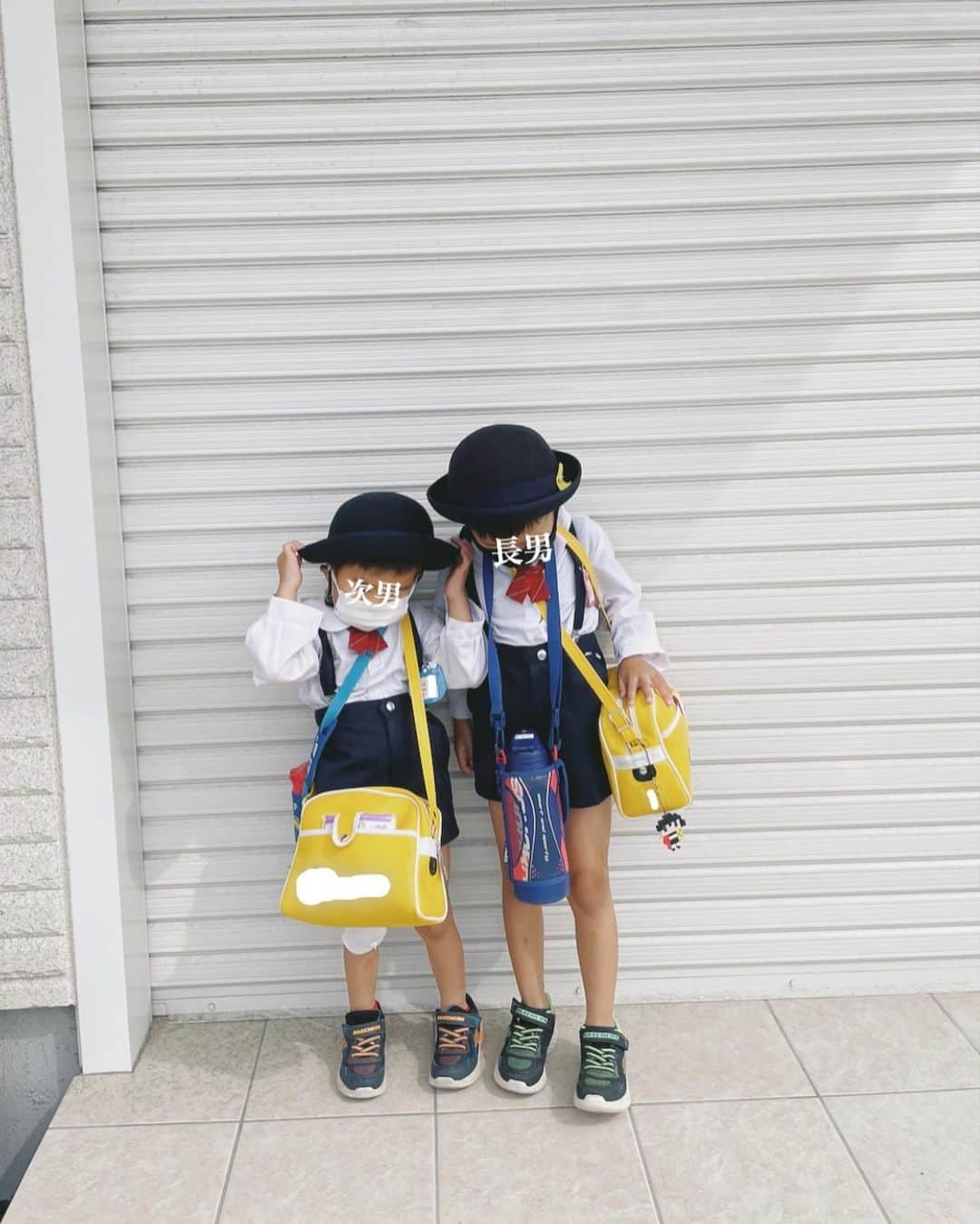 小池真友さんのインスタグラム写真 - (小池真友Instagram)「毎日頑張ってる…🥺 兄弟ペアで年少さんのお世話してあげるらしく、本気でやんちゃすぎる次男をゼーゼー言いながら追いかけて世話してる長男www 私だって息切れするのによく頑張ってるよ🤣👏笑  #2歳差育児 #男の子兄弟 #男の子ママ  #年長 #年少 #こどものいる暮らし」5月29日 10時06分 - koikemayu_