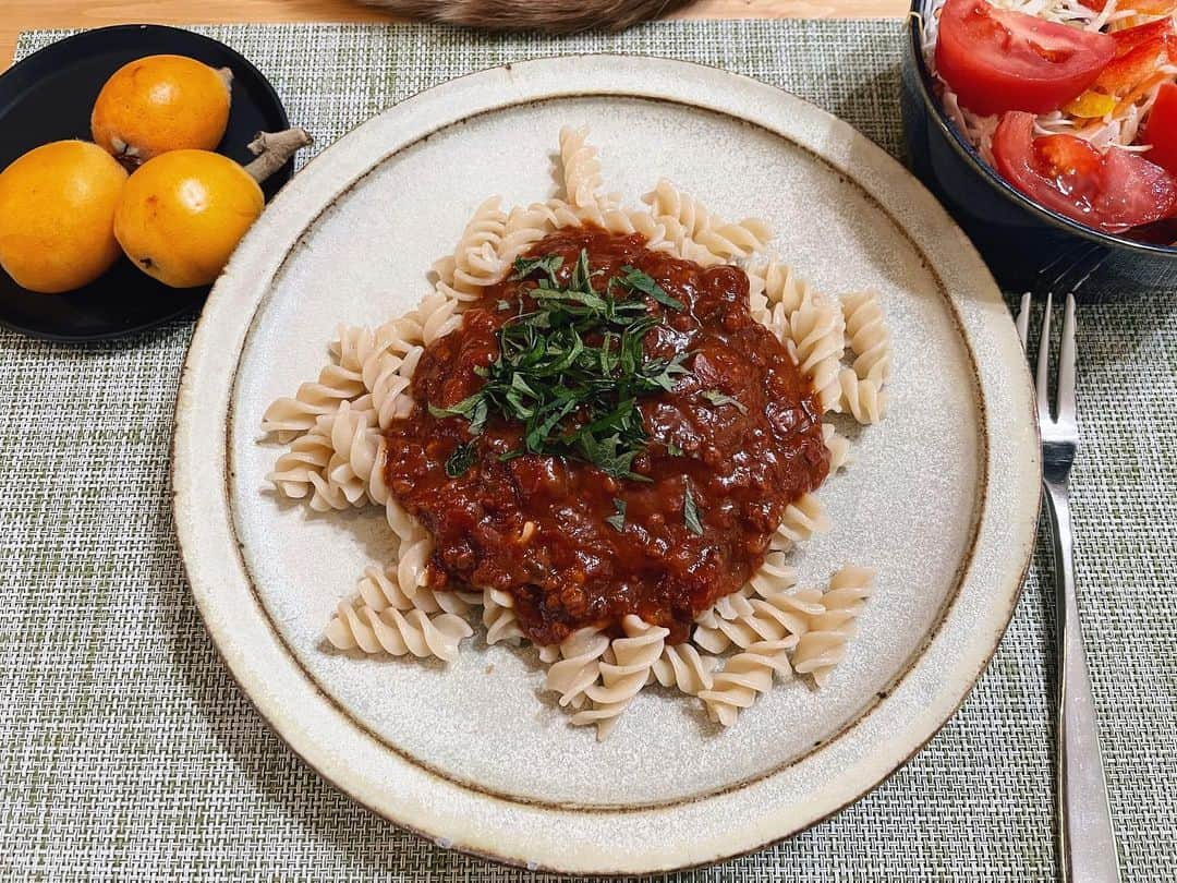 吉田知那美さんのインスタグラム写真 - (吉田知那美Instagram)「・ 🍝🥗 @vegewel @good.good.mart  #週末プラントベース #Glutenfree ・ ゆるっとグルテンフリーを始めて約3週間。まだ体調に大きな変化は感じられないけど、私の好きな食べ物は お寿司、貝、スイカ、そして小麦だったことに気付きました。 今一番望むことはケンタッキーの衣、米粉にならないかな。です。  ゆるグルテンフリーを続けてみて経過観察していきます。 体調、コンディション、管理しやすくなるといいな。」5月29日 11時58分 - chinami1991