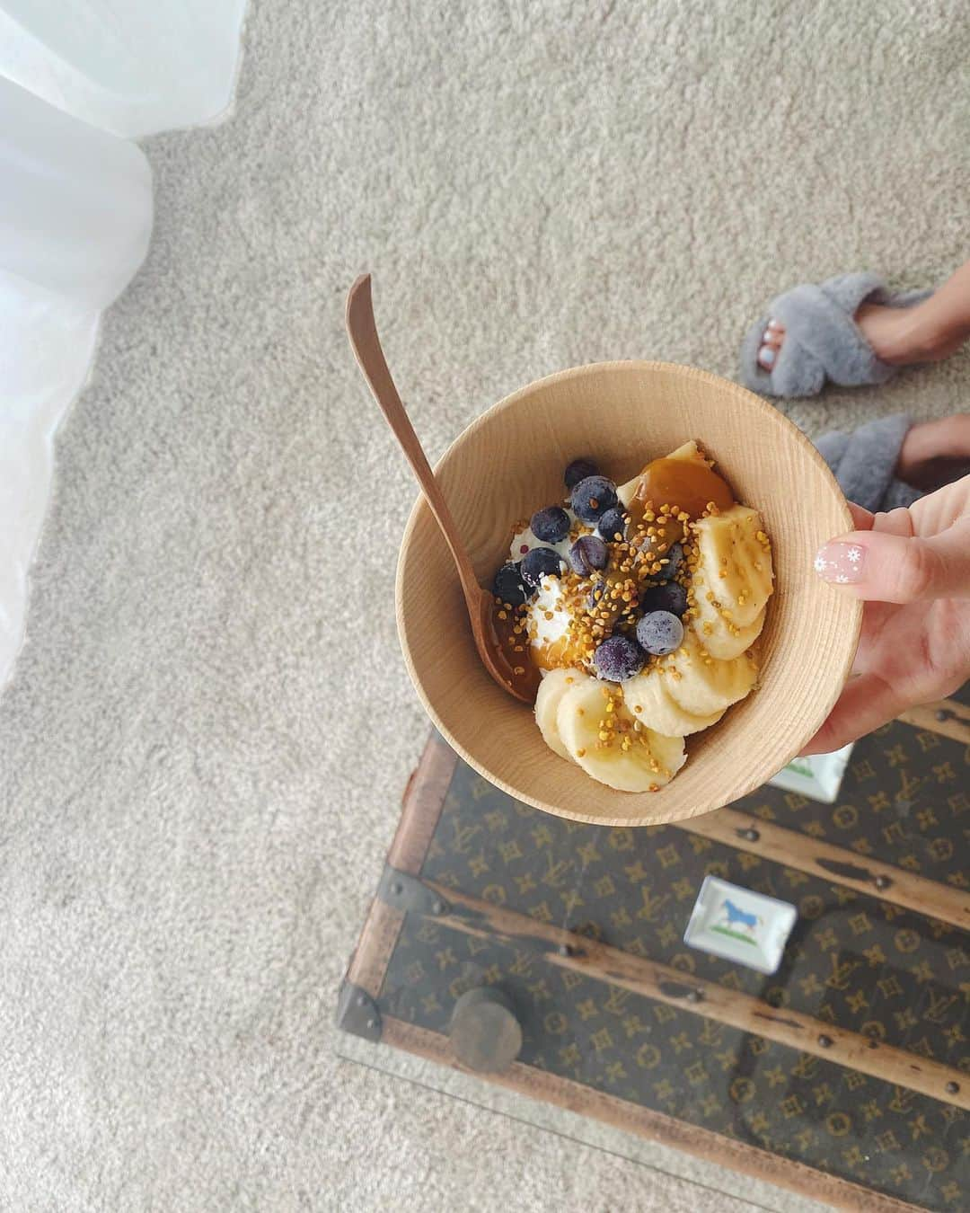 Risako Yamamotoさんのインスタグラム写真 - (Risako YamamotoInstagram)「毎日食べてもよく飽きないなと思う🍌🫐🐝  先日久しぶりにCOSTCOに行って購入したオーガニックのブルーベリー🫐 冷凍しておいています♡  マヌカハニー、ビーポーレンのトッピングは私のhealthy lifeでマスト🐝🤍✨  #morning #ギリシャヨーグルト #organicfruit #healthylifestyle #manukahoney #beepollen #greekyogurt #我戸幹男商店」5月29日 12時22分 - risako_yamamoto