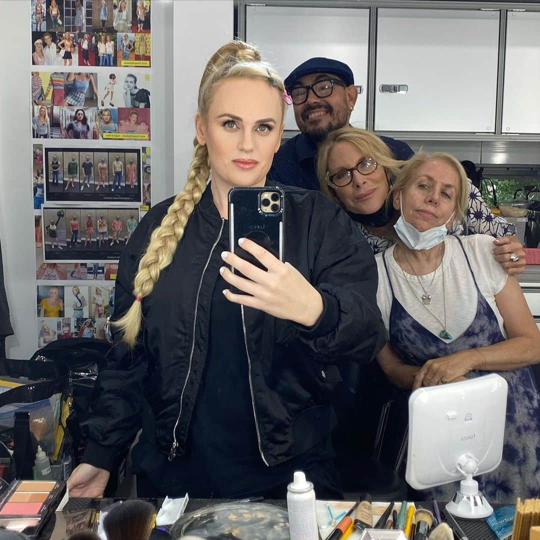 レベル・ウィルソンさんのインスタグラム写真 - (レベル・ウィルソンInstagram)「Week One DONE #SeniorYear with the pitches @salvadorperezcostumes on costumes, @melhweaver on make-up, @cherylrmarks on hair! Dream team 💕」5月29日 12時17分 - rebelwilson