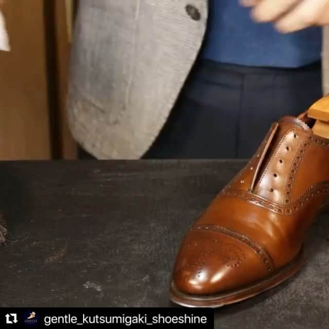 bootblack_officialのインスタグラム：「Boot Black Shoeshine by @gentle_kutsumigaki_shoeshine from Saitama, Japan 🇯🇵   #bootblackshoeshine#bootblackshoecare#highshine#shoecare#shoeshine#shoepolish#shoegazing#shoestagram#leathershoes#madeinjapan#japanmade#japan#shoepolish#classicshoes#dressshoes#shoegram#mirrorshine#shoeaddiction#shoeaddict#saitama#saitamacity  #Repost @gentle_kutsumigaki_shoeshine with @make_repost ・・・ . . . I uploaded a shoe shine video to YouTube📺　 Please watch❗️ . . . https://youtu.be/xHuVwVoDmxg . . . #shoerepair  #gentleman  #crockettandjones」
