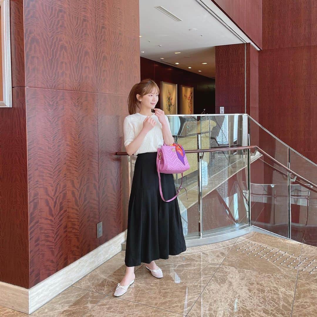 ひよんのインスタグラム：「👗💓 ㅤㅤㅤㅤㅤㅤㅤㅤㅤㅤㅤㅤㅤ この前のお洋服☺️ ●トップス、バッグ 👉 @gucci  ●スカート、パンプス 👉 @9unq.official  ㅤㅤㅤㅤㅤㅤㅤㅤㅤㅤㅤㅤㅤ 普段あまりスカート着ないけど、 このスカートはすっごくお気に入り❤️ ㅤㅤㅤㅤㅤㅤㅤㅤㅤㅤㅤㅤㅤ #ひよん #ひよん服」