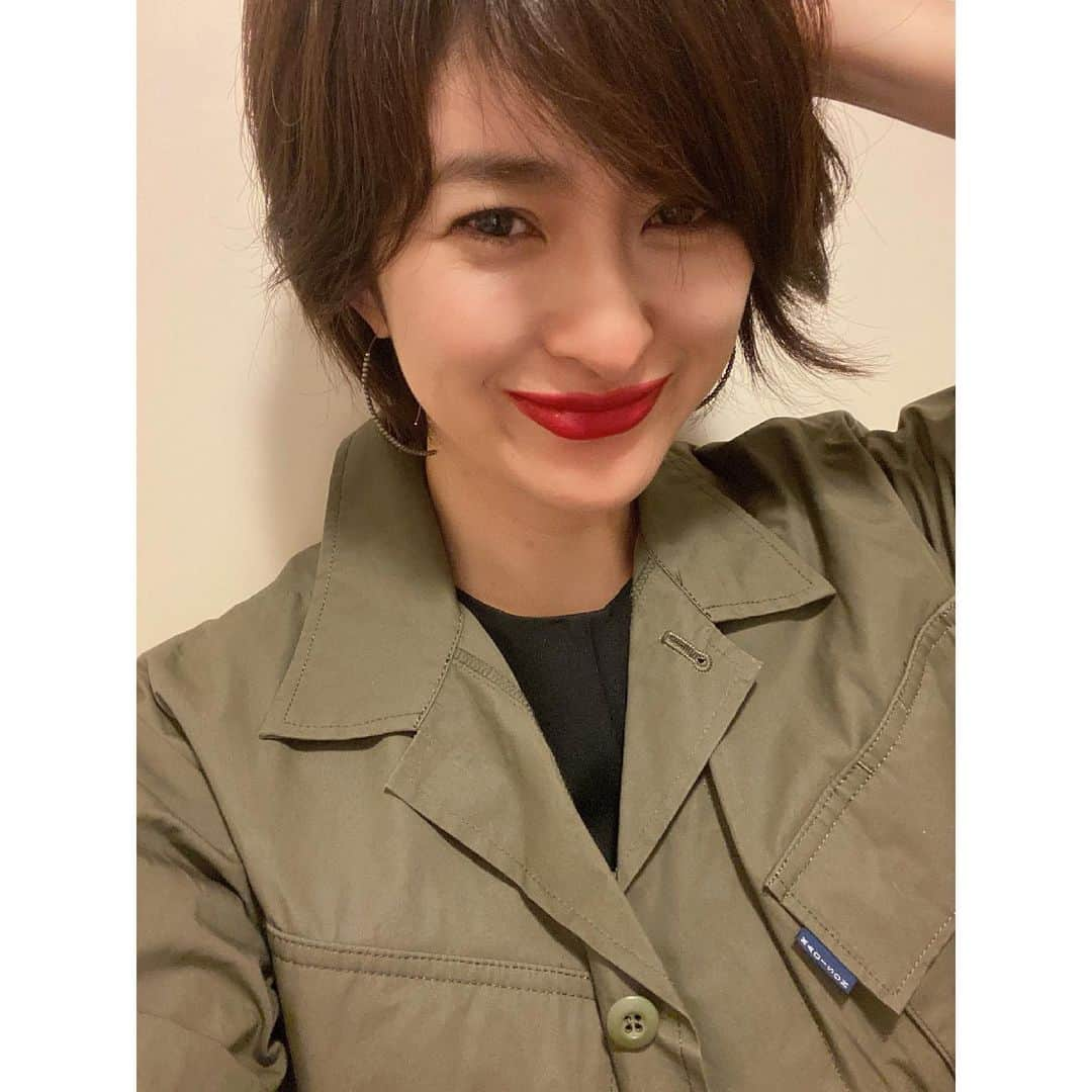 秋本祐希さんのインスタグラム写真 - (秋本祐希Instagram)「💋 どうせマスクするから とリップを怠りがちだけど 久しぶりに赤が塗りたくなり お家で楽しんでみた💄 やっぱりメイクは楽しいなぁ☺︎ #makeup #rouge #red」5月29日 15時55分 - ayuuki0908