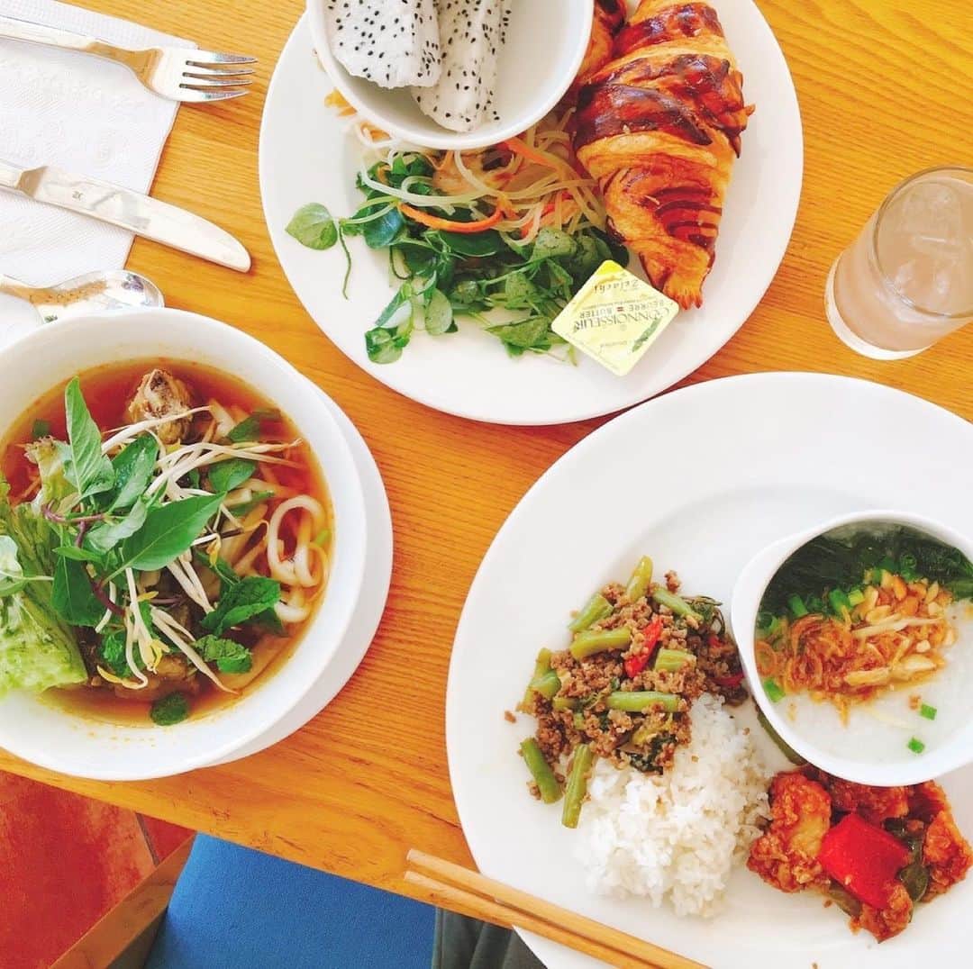 片渕茜さんのインスタグラム写真 - (片渕茜Instagram)「今日は「エスニック料理の日」だそうです。 ということで、以前タイとベトナムに行った時の写真を😊 人の温かさと美味しい料理が大好きで、タイとベトナムはどちらもまた行きたい国なのです。 . 早く海外旅行に行ける日が来るといいですね。 . #エスニック料理　#エスニック料理の日　#タイ旅行　#ベトナム旅行」5月29日 16時38分 - akane_katafuchi