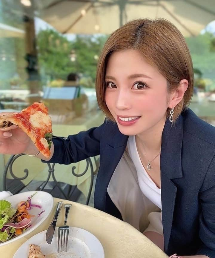 ビジョグラム×アガルさんのインスタグラム写真 - (ビジョグラム×アガルInstagram)「.⁠ 素敵な女性の投稿📸をリポストを使って紹介させて頂く⁠ 〈💜💚ビジョグラム💛💙〉⁠ .⁠ ﻿今回ご紹介するのは❣﻿⁠ CHIHIRO♡さん＜ @chipipipi918 ＞の素敵なお写真📷💕﻿⁠ .⁠ . ﻿⁠ #Repost﻿⁠ .⁠ . ﻿⁠ . ﻿⁠ ランチ🍕🍝⁠ ⁠ ミッドタウンのナプレってとこ😘⁠ ⁠ 美味しかった😋⁠ 天気がいいからテラスで😚⁠ ⁠ 雨続きになったらテラス無理だし、夏になったら恐怖のセミ地獄になるからテラスで食べられるのは私にとってとても貴重なのである。⁠ .⁠ . ﻿⁠ . ﻿⁠ 他にも素敵な投稿がたくさんありますので⁠ ＜ @chipipipi918＞さんをフォローしてみてね💁✨ ﻿⁠ .⁠ CHIHIRO♡さん、素敵な投稿ありがとうございました💕﻿⁠ ﻿ ﻿⁠ ーーーーーーーーーーーーーーーーー⁠ ﻿⁠ 👇ご掲載希望は👇　⁠ 〈@bijogram_a_girl 〉と〈#ビジョグラム〉のタグ付けをお願いします❣﻿⁠ ⁠ ・ビジョグラムは素敵な女性を毎日紹介！﻿⁠ ﻿⁠ ・ @bijogram_a_girl をフォローして最新情報をGET👌🏻﻿⁠ ﻿⁠ ・素敵だと思った女性はフォローしよう💞⁠ ﻿⁠ ・タイアップ希望などはDMまで💌﻿⁠ ﻿⁠ ーーーーーーーーーーーーーーーーー⁠ ﻿⁠ #メイクアップ #チーク #メイク⁠ #アイメイク⁠ #コスメ #リップ⁠ #大人可愛い #大人女子⁠ #美女 #美白 #美人 #美活⁠ #スタイル抜群 #ダイエット⁠ #モデル #女子力⁠ #美意識 #美意識向上⁠ #オトナ女子 #大人メイク⁠ #ヘアスタイル #ショート女子⁠ #小顔美女 #ヘアアレンジ⁠ #春夏コーデ #ナチュラルメイク⁠ #japanese#japanesegirl」5月29日 20時01分 - bijogram_a_girl