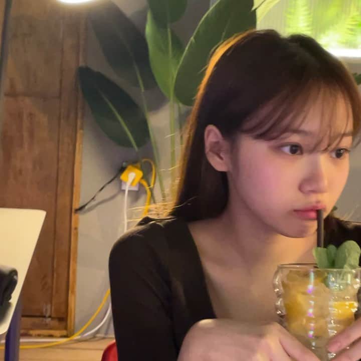 キム・チェウォンのインスタグラム：「🤎🍋🤎」
