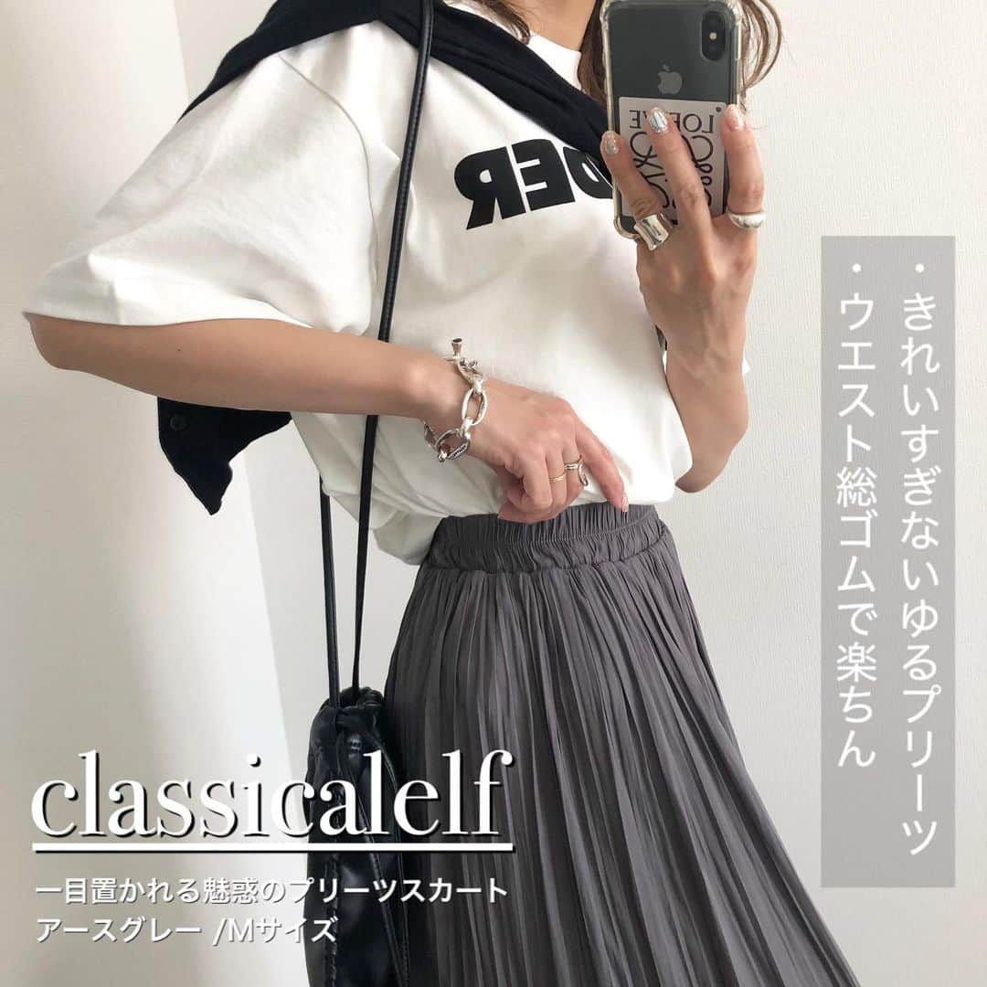 Miyoのインスタグラム：「【classicalelf】﻿ ﻿ 綺麗すぎないゆるプリーツなので﻿ カジュアルにもきれいめにも履けるスカート👌🏻﻿ ﻿ ウエスト総ゴムでゆったり楽ちん♡﻿ アースグレー Mサイズ着用です😊(165cm)﻿ ﻿ ﻿ ﻿ Tシャツ…#jilsander#ジルサンダー﻿ プリーツスカート…#classicalelf#クラシカルエルフ @classicalelf_official  カーディガン…#UNIQLO#ユニクロ﻿ バッグ…#vasic﻿ スポサン…#NIKE#airmaxkoko﻿ ピアス…#GU#ジーユー﻿ ブレスレット…velatti ﻿ ﻿ ﻿ ﻿ ﻿ #エルフコーデ#プリーツスカート#ロゴT#オーバーサイズ#ユニクロコーデ#UNIQLOコーデ#ロゴT#GUコーデ#ママコーデ#ママファッション#プチプラコーデ#プチプラファッション#シンプルコーデ#サンダルコーデ#ナイキ#エアマックスココ#カジュアルコーデ#大人カジュアル#きれいめカジュアル﻿ ﻿ ﻿ ﻿ ﻿ ﻿ ﻿ ﻿ ﻿ ﻿」