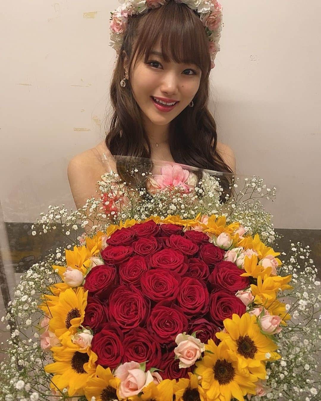 石川花音さんのインスタグラム写真 - (石川花音Instagram)「感謝状、中まですごい工夫されてて、かわいかった🥲💗 花冠も、花束も本当にありがとう🌸  #石川花音卒業公演 #skeフェスティバル #花冠」5月29日 20時28分 - kyanonty1219