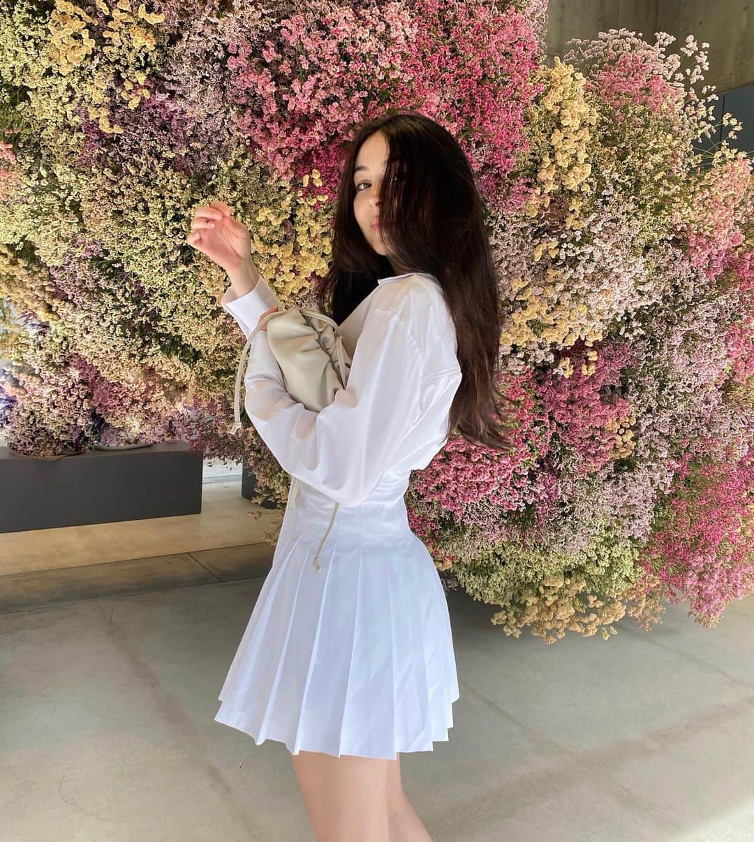 エレナ・アレジ・後藤のインスタグラム：「Walking around town 🌸🌸🌸 📸 @giulianoalesi」