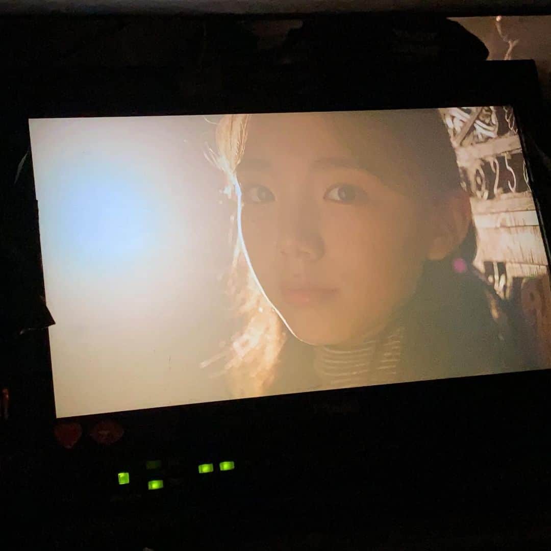 ウンチェのインスタグラム：「카메라 앵글 속 은채찡🧡  #키즈모델 #주니어모델 #아역배우 #이은채 #촬영 #일상 #딸스타그램 #초딩스타그램」