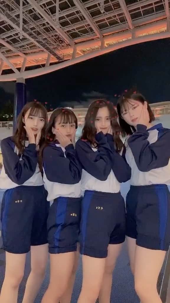 のインスタグラム：「なつきちゃん御一行様です♪﻿ ﻿ TikTokは、日常をちょちょいと﻿ アップしてるだけにも関わらず﻿ 約4万フォロワーという強者です。﻿ ﻿ また、メディアの方々にも﻿ 一目を置かれる﻿ ポテンシャルの持ち主で﻿ あいちの無双JKというわけです。﻿ ﻿ 以前、ストーリーで﻿ ご紹介させて頂いたときは﻿ 全国の青少年から﻿ ﻿ 『愛知にはこんな可愛い子達が﻿ いるんですか！？』﻿ ﻿ と、コメントを頂き、﻿ ﻿ 中には﻿ ﻿ 『来年の初詣は﻿ 熱田神宮に決めました。』﻿ ﻿ や﻿ ﻿ 『マジで可愛すぎます。。﻿ もし僕がカナブンだったら﻿ ひっくり返ってると思います。』﻿ ﻿ など、意味不明すぎる﻿ コメントが届き・・﻿ ﻿ 「別に人間のままでも﻿ ひっくり返れるだろ！｣﻿ ﻿ と心の中で思いましたが、﻿ それくらい首ったけだった﻿ ということでしょう。﻿ ﻿ 全国の女子中高生の方々も﻿ たまに感想DMをくれて﻿ 女の子に可愛いと言われると﻿ 嬉しい女の子が多いみたいで﻿ これからもドシドシ待ってます❕﻿ ﻿ ﻿ 長くなりましたが、﻿ つまり、何がいいたいのか﻿ というと・・・﻿ ﻿ ﻿ あ、なつきちゃんは﻿ 右から2番目の女の子です。﻿ # 最初に伝えろよ﻿ ﻿ ﻿ では、よい土曜日をー🎵  ﻿ 編集部からは以上でーす。﻿ ﻿ ﻿ 【本日のモデルさん】﻿ @n_natsuki_03  ﻿ てぃっくとっく⇒ natsuki.0521﻿ ﻿ ﻿ もしよければ、投稿の下にある﻿ 飛行機マークからシェアして﻿ いただけると嬉しいですっ‪⸜‪‪☺︎‬⸝‬‪‪﻿ ﻿ ﻿ ━━━━━━﻿ ▼ 開催中﻿ ━━━━━━﻿ ﻿ 推し募集中⭐️﻿ ﻿ フォロワーさまが﻿ 推してる高校生を﻿ ご紹介させて頂いてます！﻿ ﻿ 国民が選ぶ﻿ 『今、日本一モテてる高校生』が﻿ コンセプトのメディアなっています。﻿ #総選挙﻿ ﻿ 全国モデル事務所﻿ 芸能事務所﻿ 各メディア、雑誌の編集部﻿ プロデューサーの方々と﻿ 提携していて﻿ 新人発掘にも力を入れてます♪﻿ ﻿ ﻿ ━━━━━━━﻿ ﻿ PS.﻿ 女子中学生・女子高生ミスコン﻿ 男子高校生ミスターコン﻿ 2021エントリー受付中です！﻿ ﻿ プロフィールのリンクからどうぞ🎵﻿ @teen_trend_tv﻿ ﻿ ━━━━━━━﻿ ﻿ #高校生﻿ #jk﻿ #jkブランド﻿ #jkの素敵な思い出﻿ #愛知  #名古屋  #女子高生﻿ #TikTok ﻿ #ティックトック﻿ #てぃっくとっく﻿ #ティックトッカー﻿ #ダンス﻿ #ダンス動画﻿ #韓国 風美少女 #オルチャン  #美少女﻿ #美少女図鑑﻿ #美人﻿ #可愛い﻿ #可愛すぎ﻿ #制服﻿ #制服コーデ﻿ #jk制服﻿ #体操服 #モデル #可愛すぎる﻿ #小顔﻿ #美人すぎる﻿」