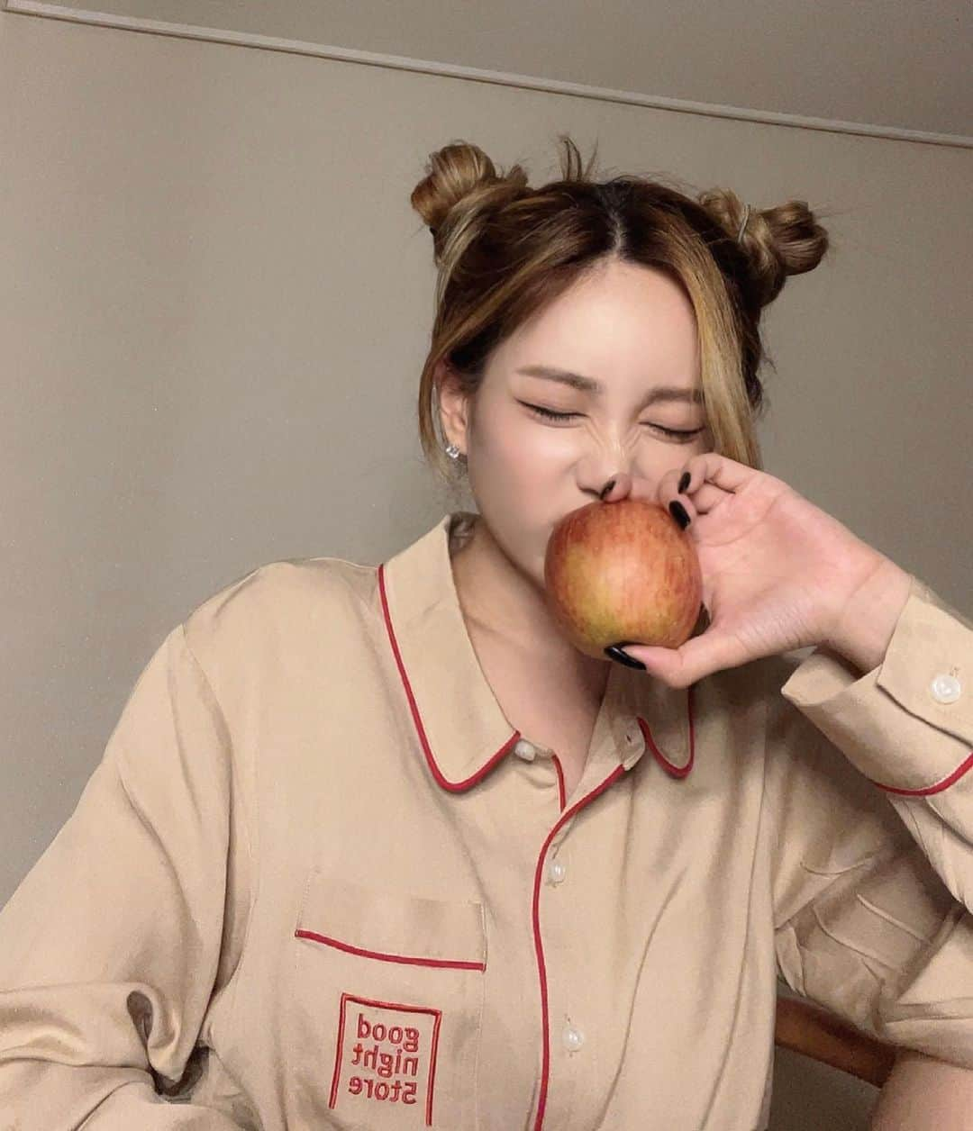 キュリ さんのインスタグラム写真 - (キュリ Instagram)「🍎 @goodnight5tore | 𝙏𝙃𝙓!!」5月29日 21時08分 - qtfreet