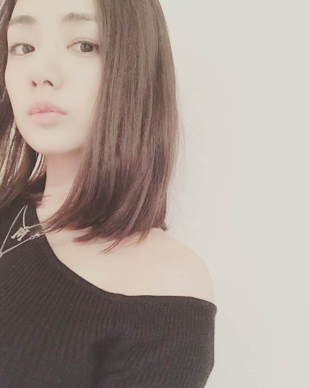 片山萌美さんのインスタグラム写真 - (片山萌美Instagram)「またこのくらいの 髪の長さにしようかな...✂︎  #moemikatayama」5月29日 22時27分 - moet_mi