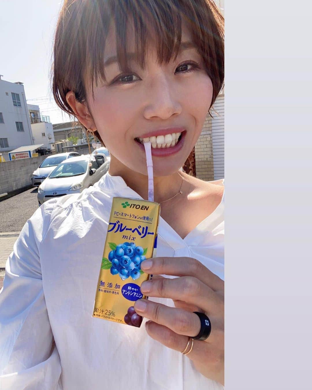 きゃっするひとみーさんのインスタグラム写真 - (きゃっするひとみーInstagram)「このシリーズのザクロとブルーベリーおいしい🫐🫐💕  と最近の減量ごはん✊ 夜の炭水化物やめてから、糖質ゼロ麺復活！ 砂糖で洗うとコシが少し出る？！ときいて洗ってみた。まぁまぁかな？笑  あとはこんにゃく乾煎り☺️✨  新玉ねぎを丸ごとチンして食べるのにもハマってます😊  最後は久しぶりに食べたトースト。なんか芸術的やったから。（どこが  ご飯のYouTubeも撮る！宣言しないと忘れるから！！！！  今週は月曜日のパーソナルの筋肉痛がひどかったのと、まぁ色々あって疲れてしまいここ2ヶ月で1番運動量少なかった。。と思ってたのに。体重は低いとこでいけて、顔とか体はまた痩せた？って言われる週やった。。  #ストロー噛む派 #噛むためにある」5月29日 22時27分 - takaxjumppp