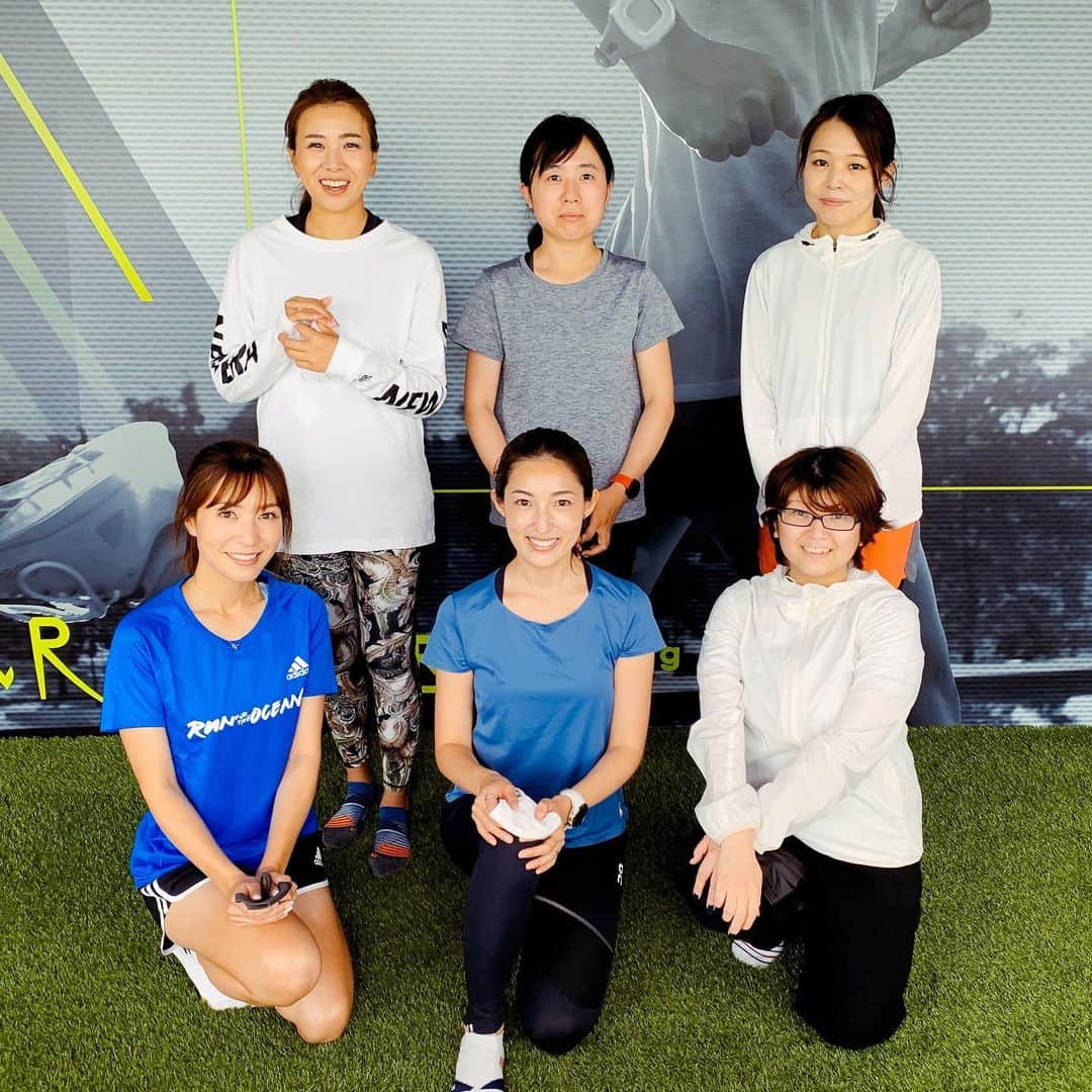 大杉亜依里のインスタグラム：「初心者の女性向けランニングレッスンを @reraku_pro にて開催しました🙏✨﻿ ﻿ 本日は記念すべき第一回🥰﻿ ランニング未経験の方から数年ぶりのランニングをする方まで様々な層の方にお越しいただきました👏﻿ ﻿ 最後には来月もやってください！なんて嬉しいお言葉も🥺💕💕(恐縮です精進します！)﻿ 次回日程が固まりましたらお知らせしますのでぜひまた来てくださいね！﻿ ﻿ 3,4枚目にレッスン中の動画を、5枚目以降にはよく私が受けるレッスンに関する質問をまとめましたので興味がある方はぜひ最後までご覧ください🤍﻿ あ、ベテランランナーさんはぜひランナー仲間になってほしいまわりのご友人などにご紹介くださいね😚(厚かましいお願い)﻿ ﻿ ご参加くださった皆さん、写真や動画の撮影、イベントのサポートをしてくださった皆さん、本当にありがとうございました！﻿ またよろしくお願いいたします🏃🏻‍♀️✨﻿ ﻿ #ランニングレッスン﻿ #初心者向けランニングレッスン﻿ #女性向けランニングレッスン ﻿ #Onrunnig﻿ #Onfriends﻿ #runonclouds ﻿ #楽しく走る﻿ #楽に走る﻿ #ランニングは誰でもできるもの」
