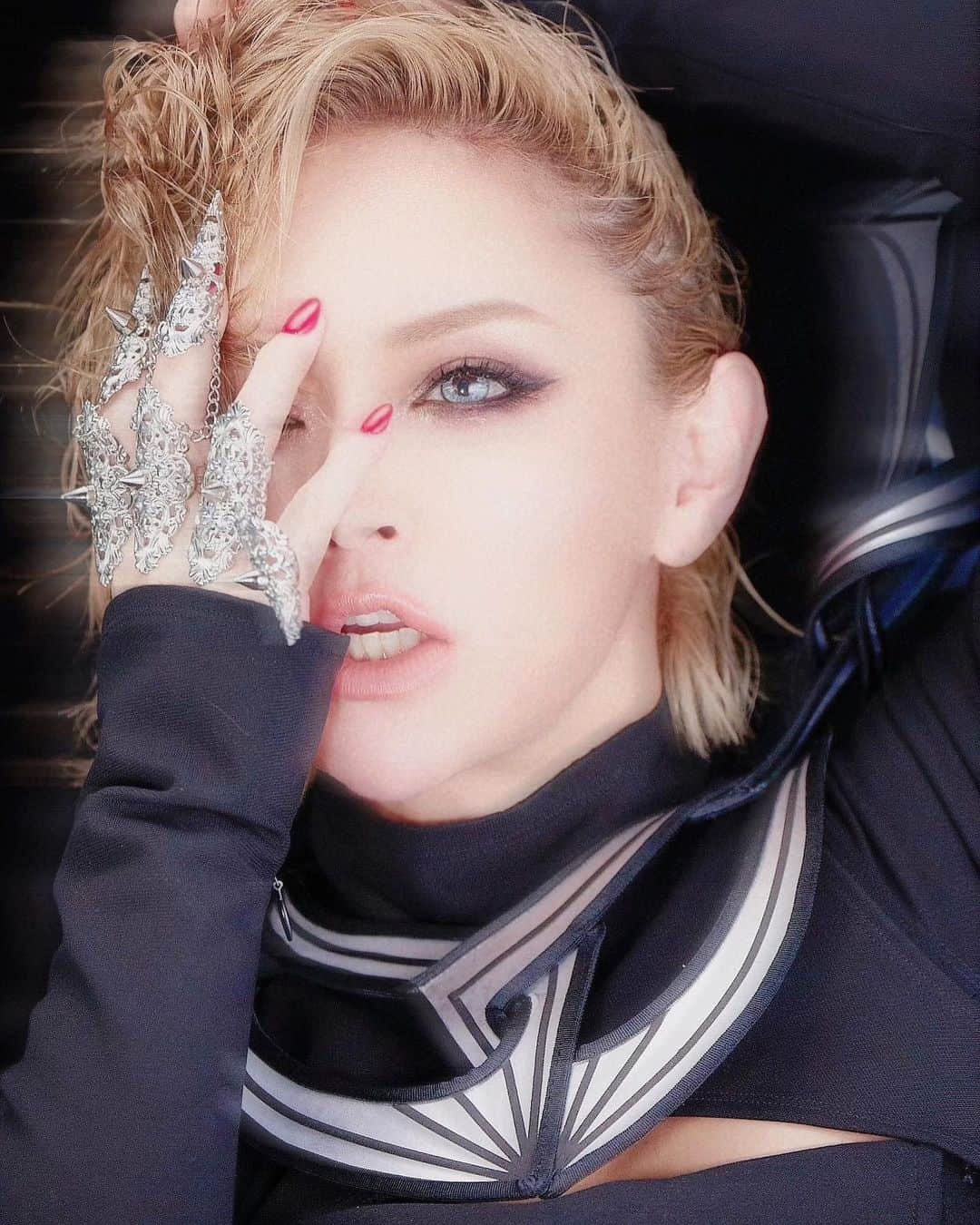 のインスタグラム：「I’m officially baaaack🔥  復帰作は新曲『23rd monster』のMV with the special monsters🧟‍♀️🧟‍♂️✨✨  公開お楽しみにっ！Stay tuned ！！！  photo by @masayukikamo   #23rdmonster」