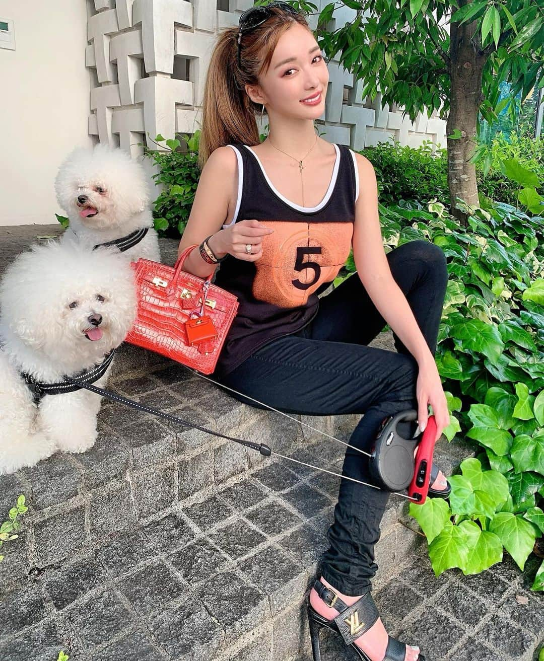 濱野りれさんのインスタグラム写真 - (濱野りれInstagram)「My mood is already summer🌻🧡 I feel comfortable this morning. Doing Yoga at Terrace when I woke up. Then drunk protein and now✨ Have a beautiful Sunday too🥰🧡🧡🧡 . . もう暑くなってきて気分は夏🌺 今日は起きた時気分がとっても良くて テラスでヨガして、プロテイン飲んで わんことお出かけ💕 最近食べすぎてたから今日は久しぶりに detox dayにしよー✨✨ . . #sunday #sundaybrunch #sundayvibes #summerfashion #chanel #chanel2021 #hermes #birkincroco #bagcharm #kellytwilly #roselipstick #シャネル #エルメス #バーキン #ケリーチャーム」5月30日 12時10分 - riregram